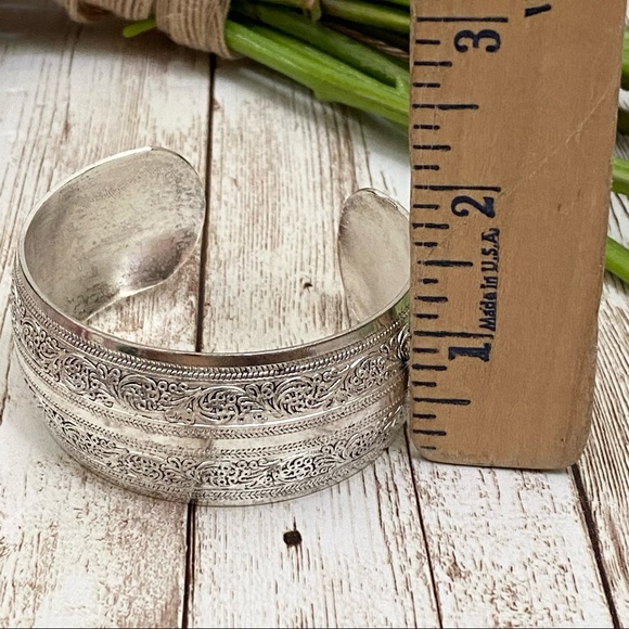 Unsigned Silver-tone Ornate 1.25” Open Bangle Stackable Bracelet - Picture 6 of 9